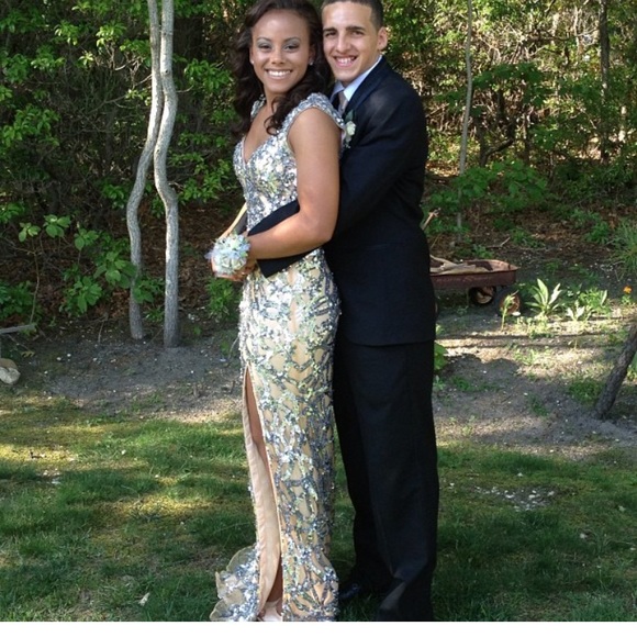 Gown - Picture 8 of 8